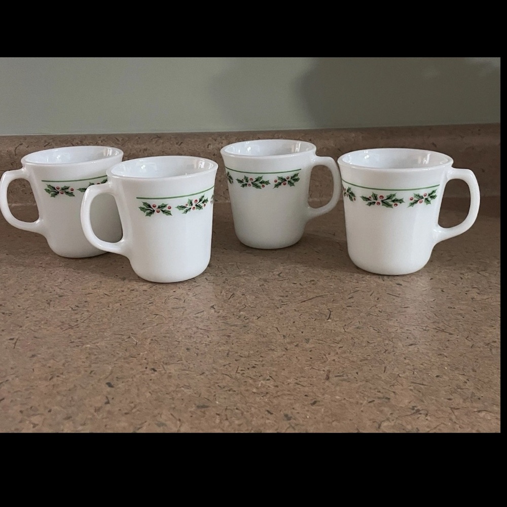 Vintage Corning Holly Days Coffee Tea Mugs Christmas White Milk Glass USA Set 4